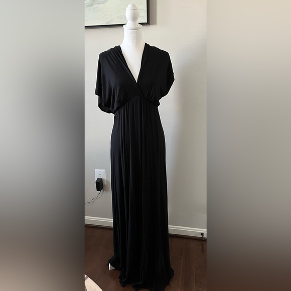 Seven7 Dresses & Skirts - Maternity Seven7 Black Ruched Maxi Gown V-Neck